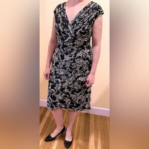 Adrianna Papell Black&White Tiered Shutter Pleat, Floral-Print, Lined Midi Dress